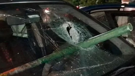 Brutal ataque en Belgrano: le tiraron un caño sobre el auto mientras manejaba hacia el trabajo