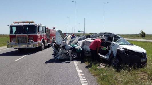 Un conductor salió ileso tras impactante choque en Oliva