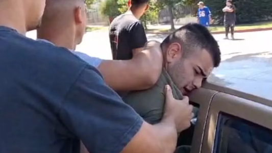 "Perdí todo. Soy un ser humano": intentó robar una moto, vecinos lo atraparon  y pidió perdón