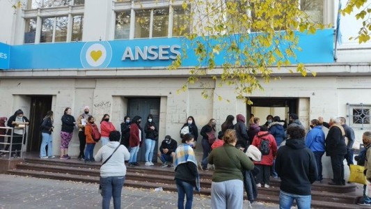 Trabajadores despedidos, asamblea y atención resentida en Anses Córdoba