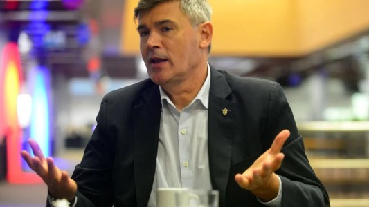 Passerini entregó nuevos equipos de fumigación a los Centros Operativos: desde mañana actuarán en clubes, escuelas, plazas y espacios públicos