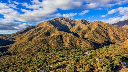 Capilla del Monte: buscan a dos personas accidentadas en el cerro Uritorco