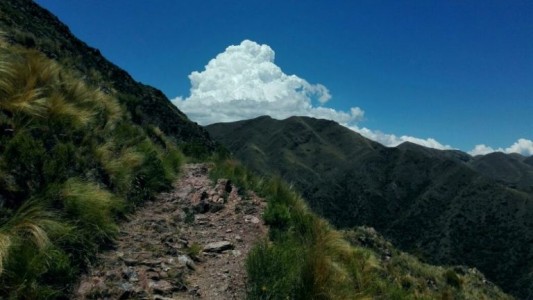 Encontraron a los turistas extraviados en el Cerro Uritorco: comienza el operativo de rescate