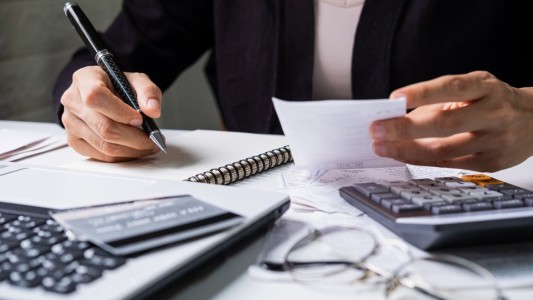 Impuestos y servicios: cuáles son los aumentos que llegan con abril