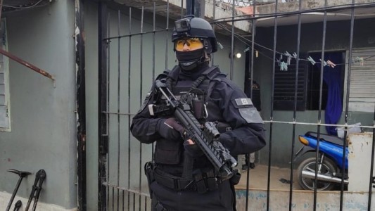 Detuvieron a una pareja con más de 500 dosis de marihuana en barrio Patricio Oeste