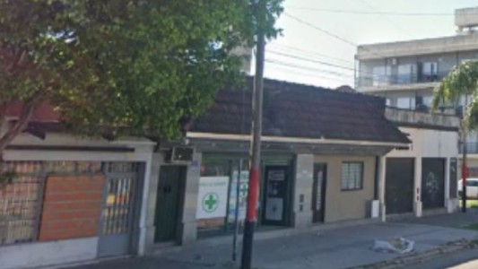 Balearon una farmacia en Rosario: se registraron más de 10 disparos