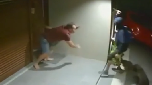 Video del papá "héroe": enfrentó a un delincuente armado para proteger a su hijo