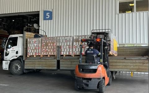 Llegó la primera carga de repelentes desde México: las 22.320 unidades fueron donadas a Caritas