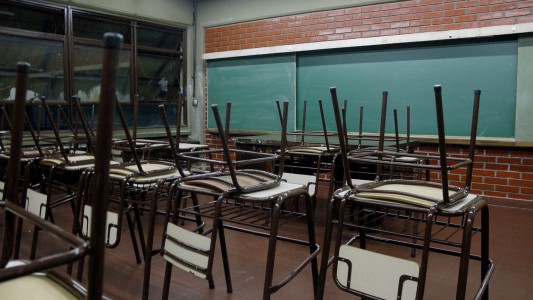 Escándalo en un colegio de Paraná: una niña sorprendió a un profesor viendo porno