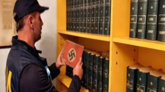 Tenía pintada una esvástica nazi en la entrada de su casa: lo llevan a juicio