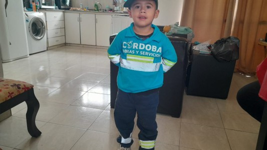 ¡Qué ternura! Un pequeño de barrio Ampliación Poeta Lugones fanático de los recolectores