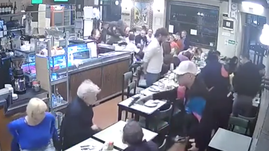 Boedo: entraron armados a robar a una pizzería llena de clientes y los golpearon