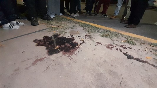 Balearon a un operario en la parada y dos enfermeras le salvaron la vida