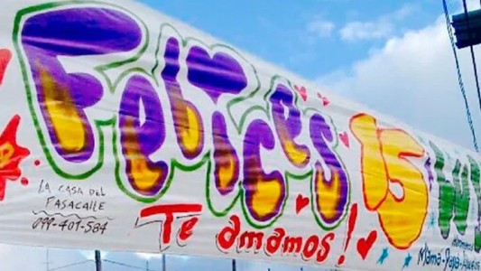 Camionero engancha pasacalles de quinceañera y se vuelve viral