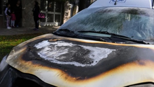 Rosario en crisis: incendios de autos y nuevas amenazas contra Bullrich y Pullaro
