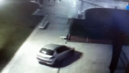 Video: Conductor ebrio se subió con el auto a la Plaza Congreso