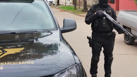 La Fuerza Policial Antinarcotráfico (FPA) arrestó a un individuo y confiscó drogas en Freyre