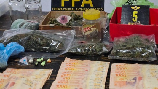 La Fuerza Policial Antinarcotráfico (FPA) desmanteló un punto de venta de drogas en Villa Allende, resultando en la detención de dos personas