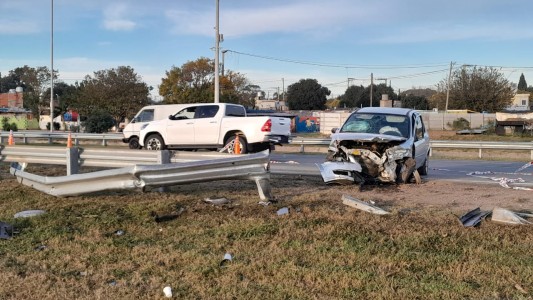 Fatal accidente en Circunvalación: murió un hombre tras estrellar su auto contra el guardarraíl