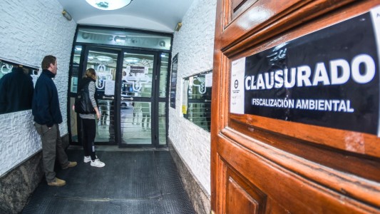 Clausuraron la clínica Chutro por arrojo de residuos patógenos en la vía pública