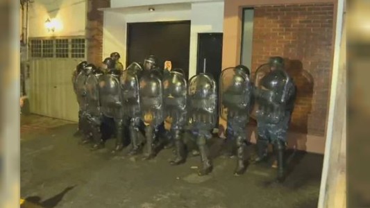 Escala el conflicto en Misiones: hubo fuertes incidentes frente a la casa del gobernador