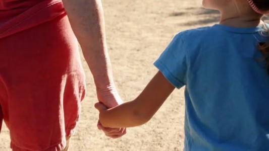 Córdoba: buscan familia adoptiva para una niña de 11 años