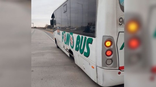 Casi tragedia: un colectivo perdió dos ruedas en Avenida Circunvalación