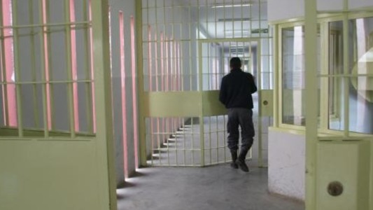 Revelan secuestro extorsivo en el penal de Bouwer: presos tomaron de rehenes a otros internos