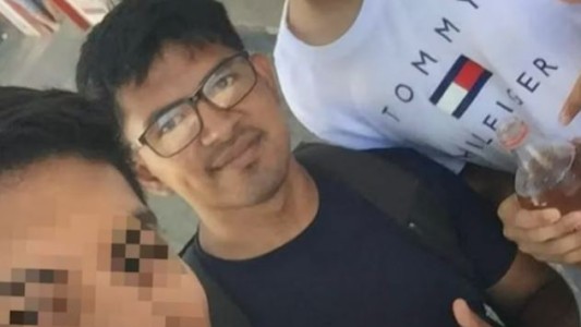 Iba a tomar el colectivo rumbo a la facultad y lo mataron para robarle el celular: su madre lo encontró agonizando