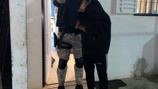 Vendía drogas en una cancha de fútbol 5 y quedó detenido por la FPA