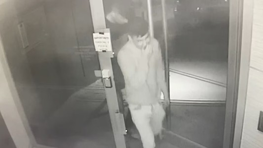 Alta Córdoba: le robaron el auto, encontraron las llaves de su departamento y lo desvalijaron