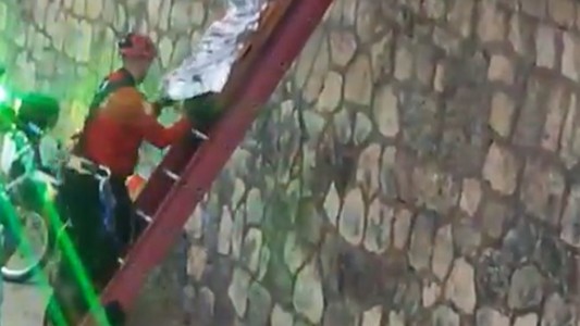 Una chica de 15 años cayó al cauce de La Cañada y fue trasladada al Hospital de Urgencias