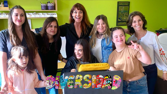 Comunicarnos a través de pictogramas, emojis y stickers