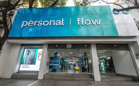 Personal y Flow suman un nuevo espacio en su tienda convergente de 2000 m2 en la peatonal de Córdoba
