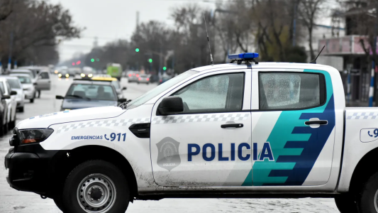 Dos delincuentes asaltaron a un jubilado y lo ataron con calzoncillos y cordones