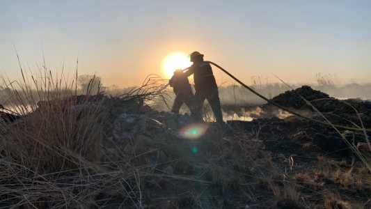 Bomberos Voluntarios combaten el fuego en siete puntos de la provincia