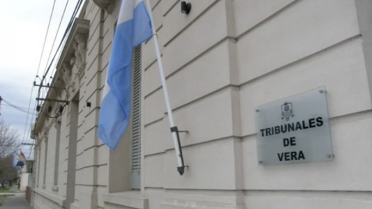 Condenaron a una policía por abusar de un adolescente por un problema con su padre