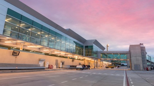 Demoras en el Aeropuerto de Córdoba por asamblea de Intercargo