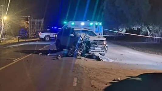 Dos motociclistas de 19 años murieron tras chocar de frente con una camioneta