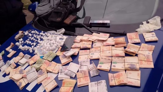 Córdoba: escaparon de un control y fueron detenidos con dinero y cocaína
