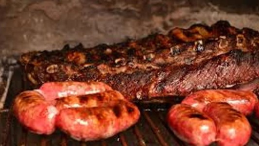 ¿Adiós a un clásico argentino?: el asado pasó a ser un lujo y el consumo de carne cayó a un nivel récord