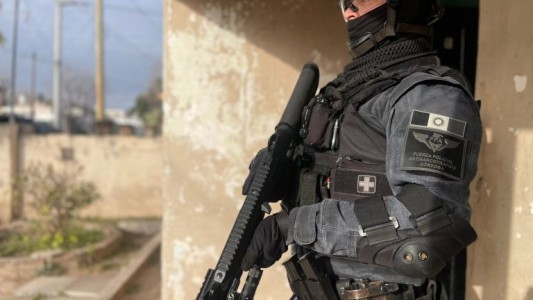 Córdoba: FPA realizó allanamientos en Villa el Libertador y detuvo a un hombre por venta de droga