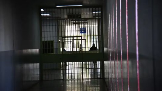 Dos guardiacárceles quedaron detenidas por intentar ingresar celulares a la cárcel de Bouwer