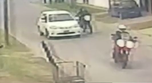 Video: Balearon a un cardiólogo para robarle la moto