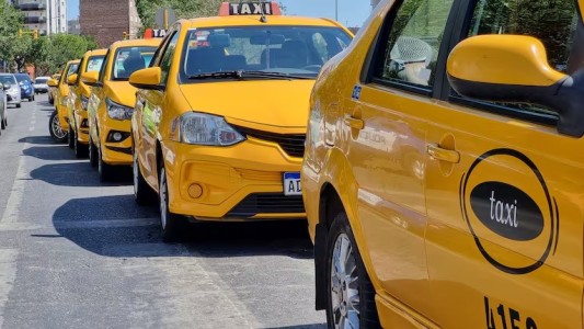 Un taxista amenazó con un arma blanca a otro conductor