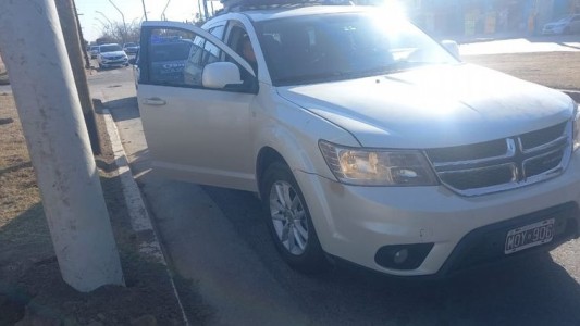 Un hombre atropelló a un policía mientras escapaba de un control de velocidad