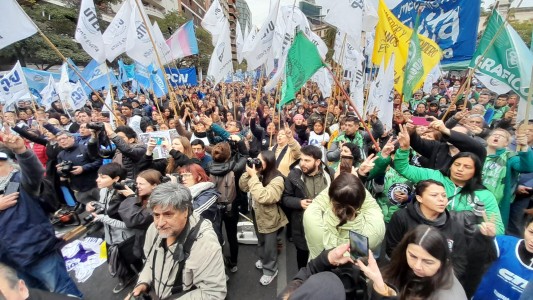 La CGT marcha en Plaza de Mayo y en el centro de Córdoba