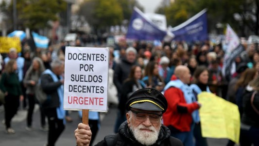Conflicto docente: Capital rechaza y el interior decide sobre la oferta salarial de Llaryora