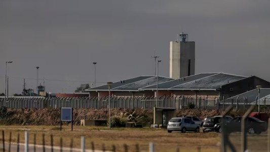 Bouwer: secuestraron 42 celulares en un pabellón, los presos subían selfies a redes sociales