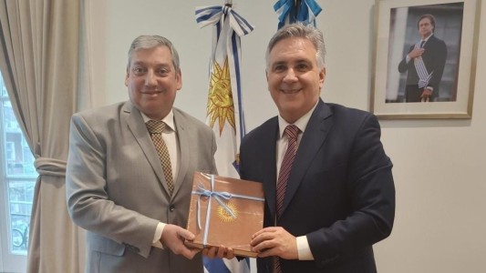 El gobernador Martín Llaryora se reunió con el embajador de Uruguay